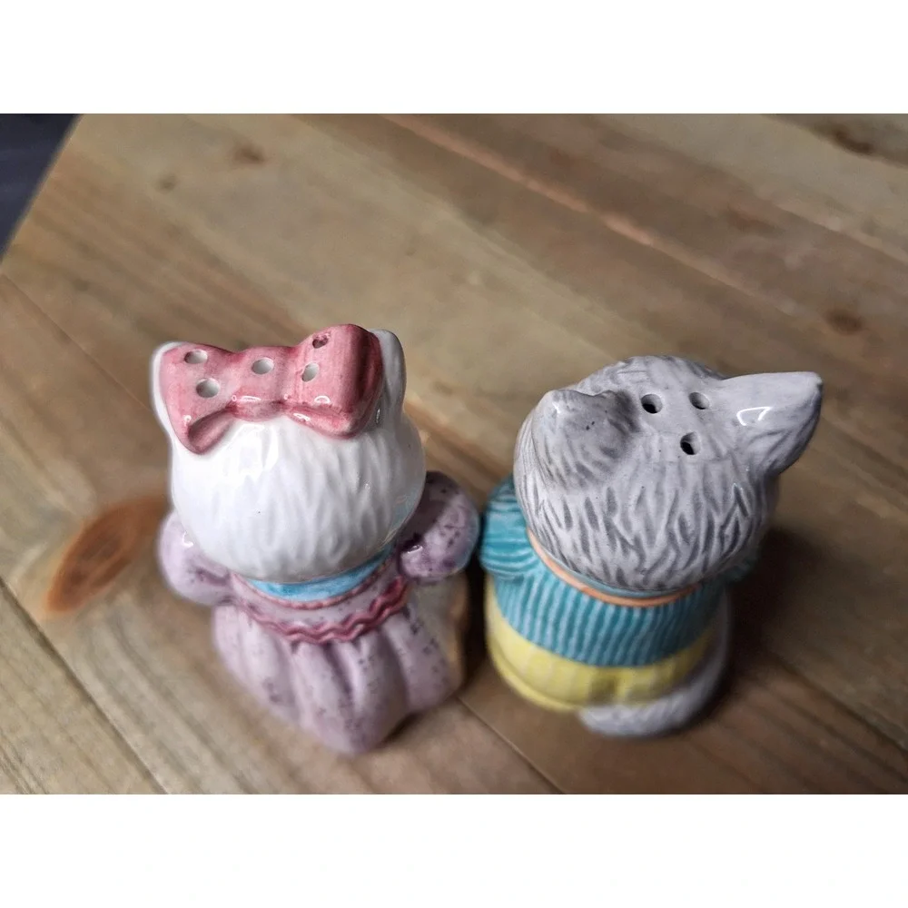 Vintage 1992 Avon Mr & Mrs Kitty Anthropomorphic ceramic Salt & Pepper Shakers